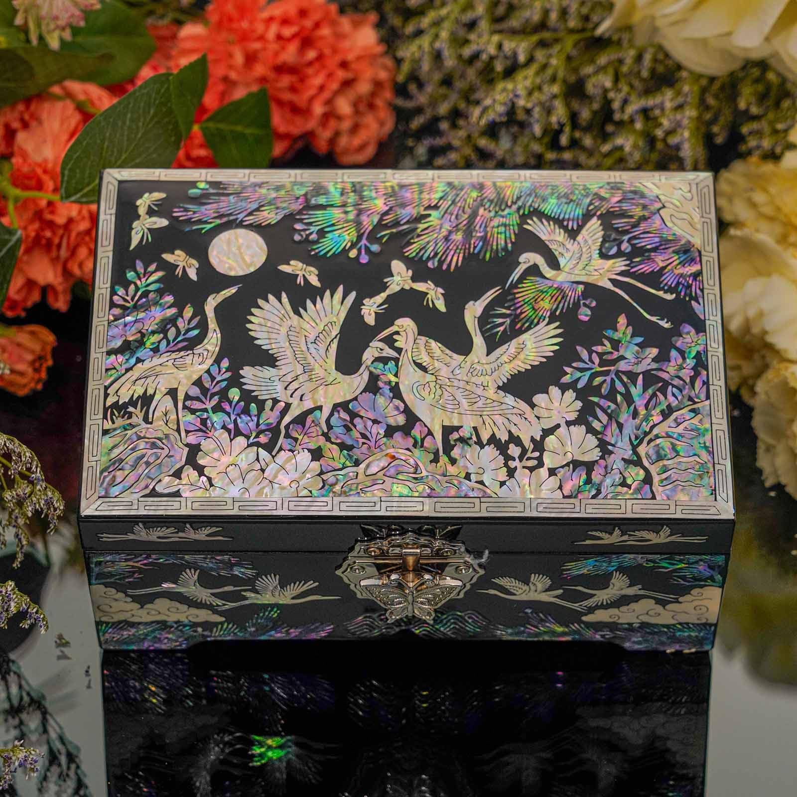 Amazon｜February Mountain マザーオブパールジュエリーボックス – 鶴