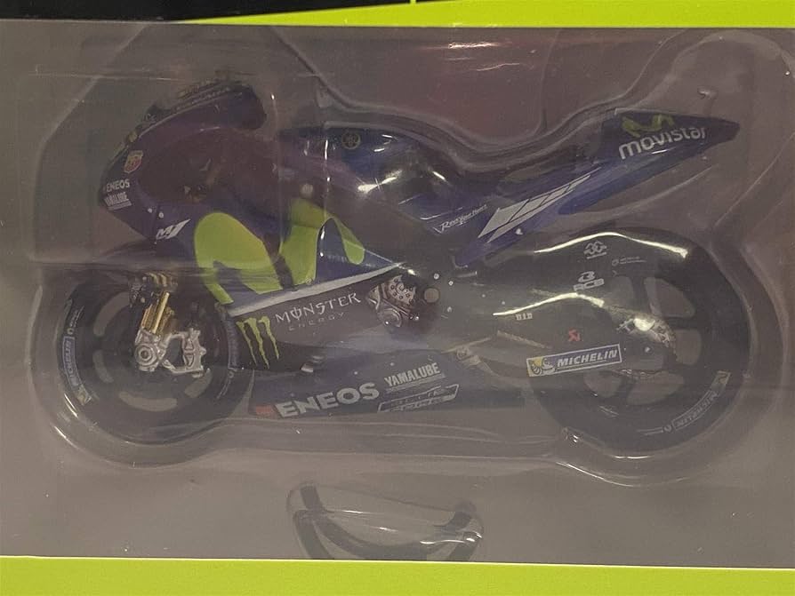 Amazon.co.jp: Mini Champs 1/18 Yamaha YZR-M1 Amazon.co.jp: Mini Champs 1/18 Yamaha YZR-M1