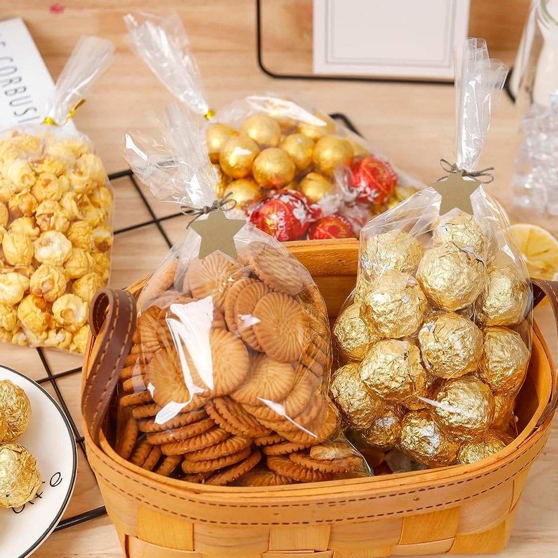 KQOZG Set di 50 sacchetti in cellophane 12,5x27,5 cm OPP con 50 etichette regalo kraft e spago per confezionare candele, dolci e biscotti per matrimoni e feste di San Valentino