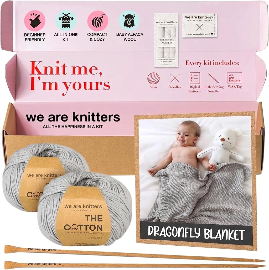 We Are Knitters Dragonfly Blanket Kit, Strickset für Anfänger mit 100% Pima Baumwolle, Komplettes DIY Strickset inkl. Nadeln & Anleitung, Baby Decke zum Selbst Stricken
