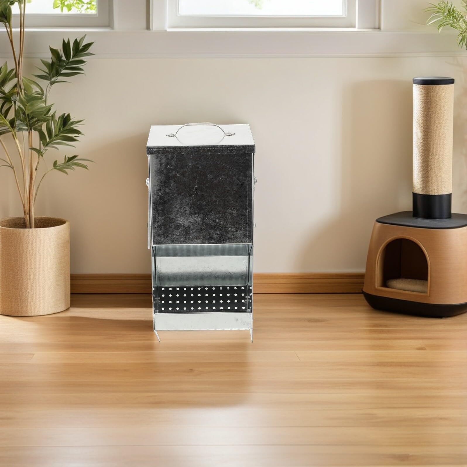 DOITOOL Mangiatoia in Metallo Zincato per Fieno con Coperchio Magnetico e Ganci Bifacciali Supporto Sospeso per Conigli Furetti e Piccoli Animali Accessorio Compatto per Gabbie e