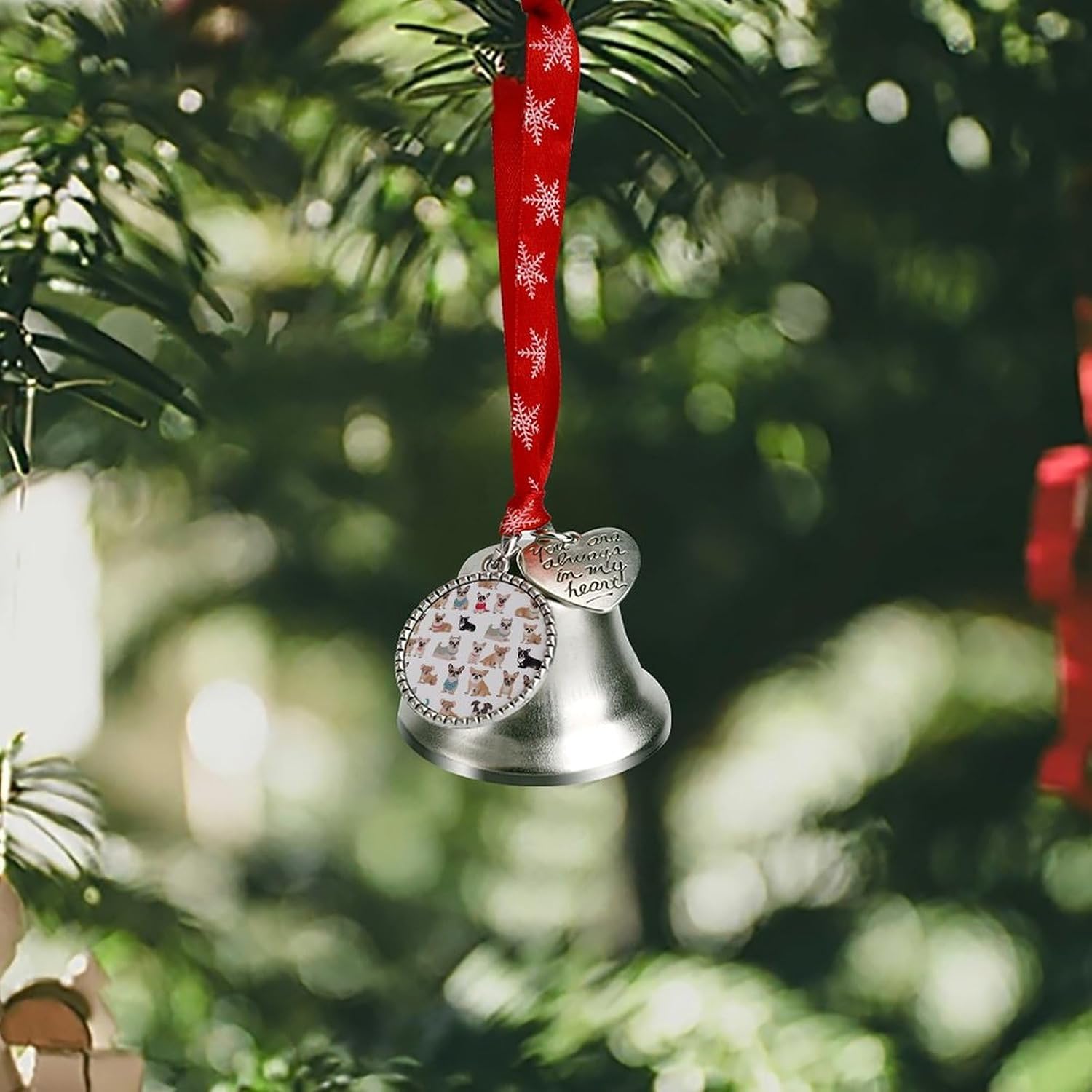 Cute Chihuahua Pug Pattern Bell Ornament Red Ribbon for Christmas Tree Holiday Decoration Personality Believe Bell Ornaments Sleigh Bells for Winter New Year Party Supplies