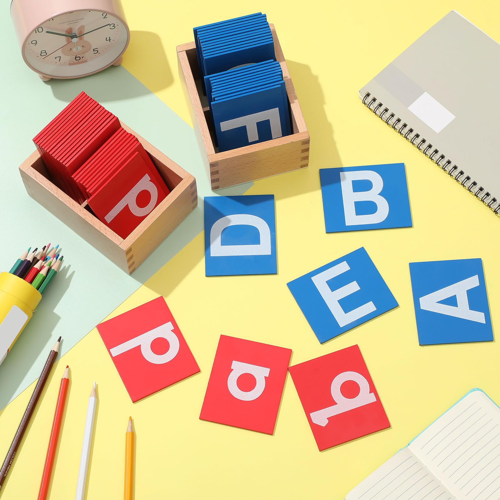 Henoyso 2 juegos de letras de papel de lija con cajas inferiores y mayúsculas, papel de lija sensorial, letras táctiles del alfabeto para aprender educación, regalo de Pascua (carta, brillante)