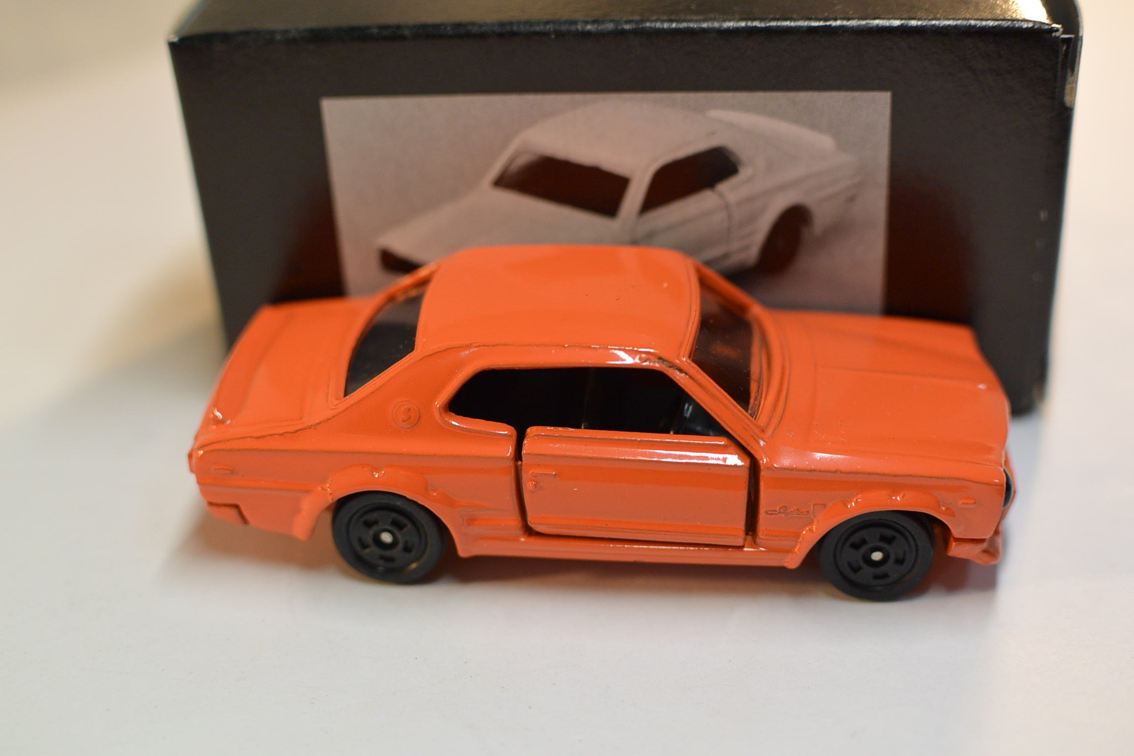 トミカ日産スカイラインHT2000gt ミニカーショップ ケンボックス トミカ 黒箱☆21☆日産