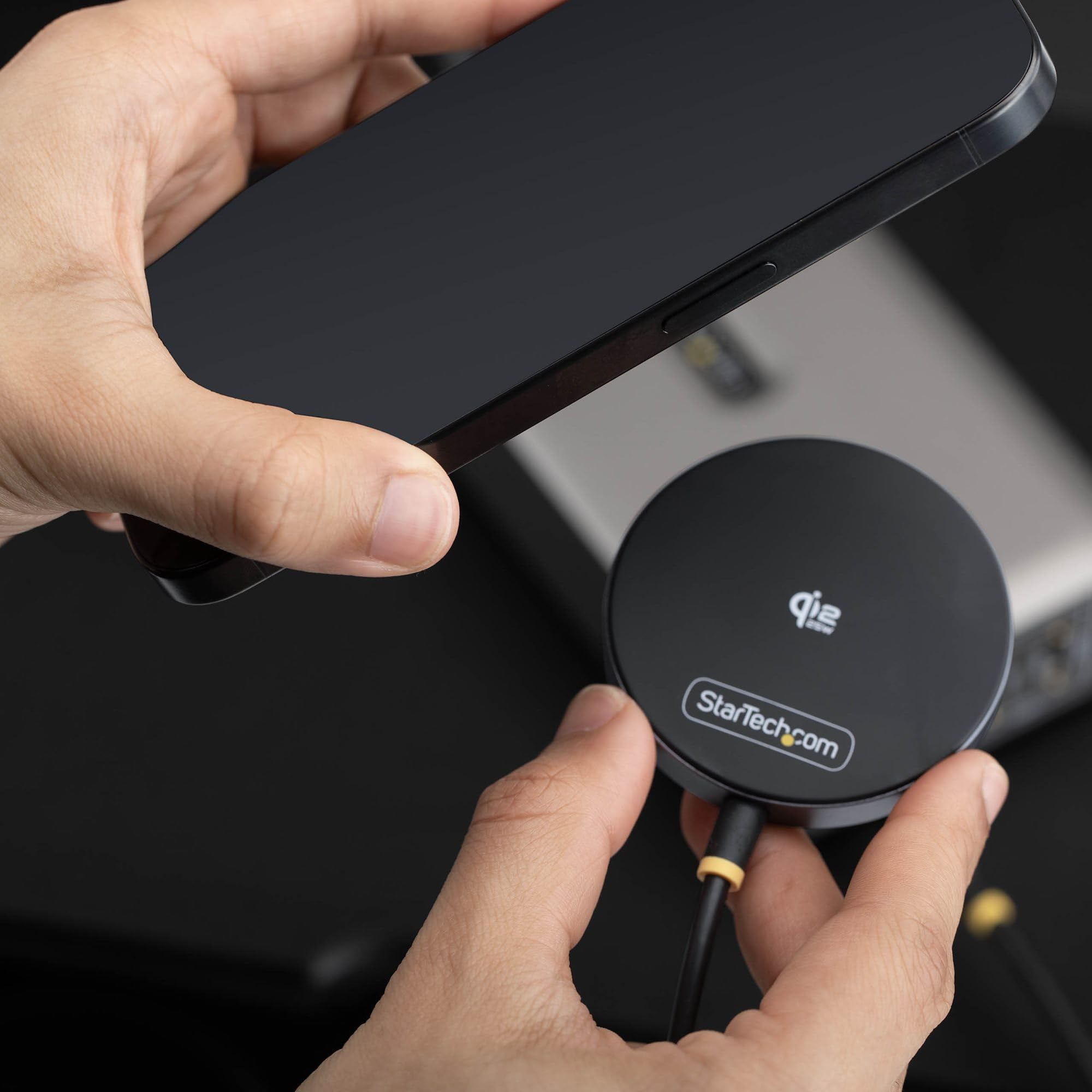 StarTech Qi2.2 Magnetyczna bezprzewodowa podkładka ładująca 25 W z kablem USB-C o długości 6.6ft / 2 m, MagSafe kompatybilna z iPhone 17/16 Pro/Pro Max, Google Pixel 10, czarna