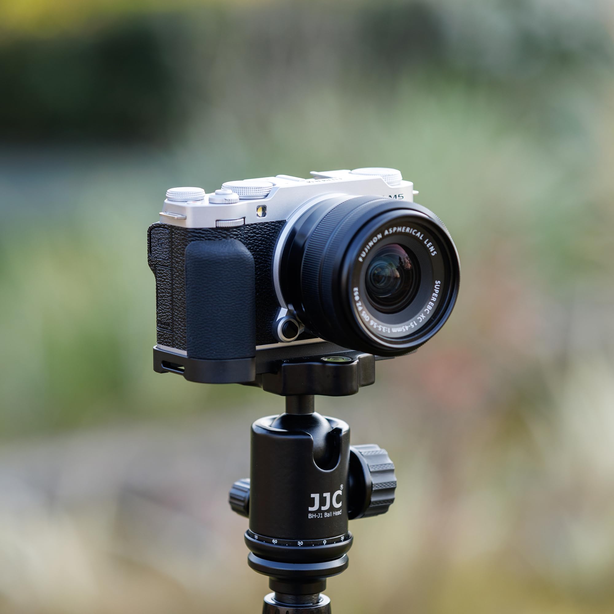 JJC XM5 Poignée en Métal pour Appareil Photo Fujifilm Fuji X-M5, Type Arca Swiss Support de Plaque à Dégagement Rapide avec Support en L en Silicone Antidérapant pour une Meilleure Prise en Main, Noir