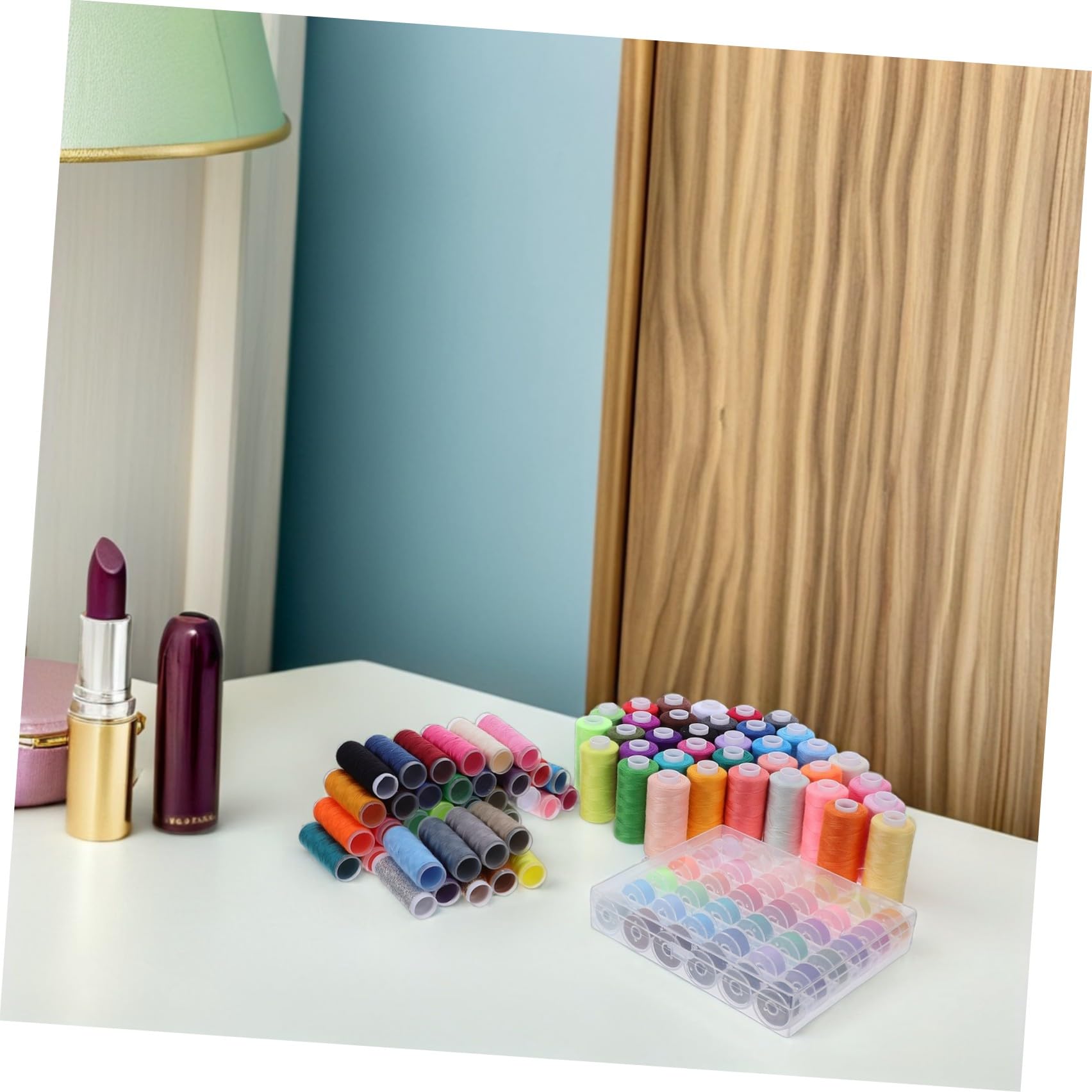 Kit de 111 Hilos de Coser Hilo de Poliéster para Máquina con Bobinas y Portabobinas Solución Portátil Anti Enredos para Quilting y Diseño de Prendas