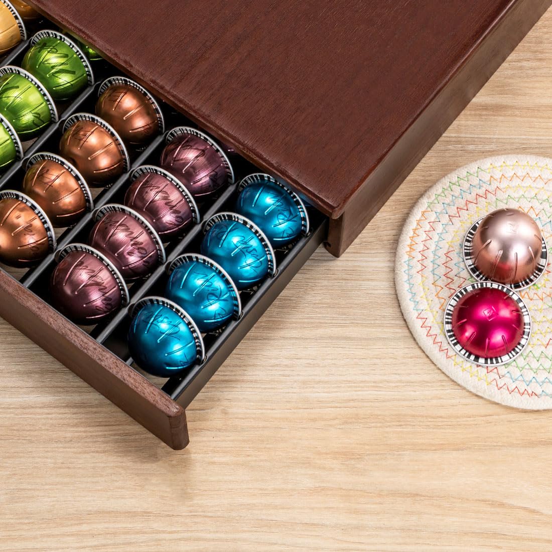 FlagShip Uchwyt na kapsułki Nespresso, Vertuo, szuflada, do przechowywania kapsułek Vertuo z elegancką drewnianą ramą, pojemność 50 kapsułek