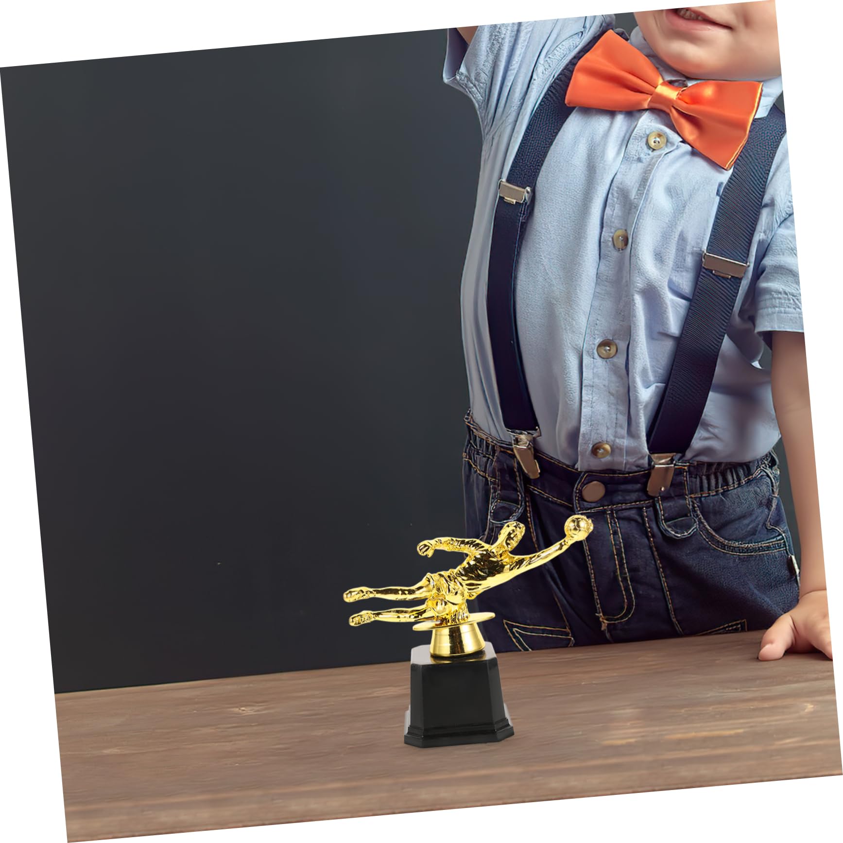 Coppa Calcio Oro in Plastica, Piccoli Premi per Feste e Scuola | Decorazioni Scuola, Riconoscimenti per Eventi Sportivi, Facile da Mostrare, Adatto a Calcio e Baseball