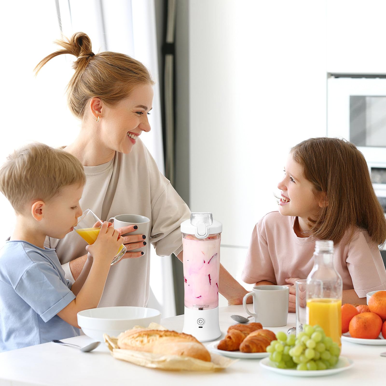 Uonlytech Tragbarer Wiederaufladbarer Entsafter 600ml mit PC Material Leicht und Modern für Frischen Saft Unterwegs und Einfache Bedienung