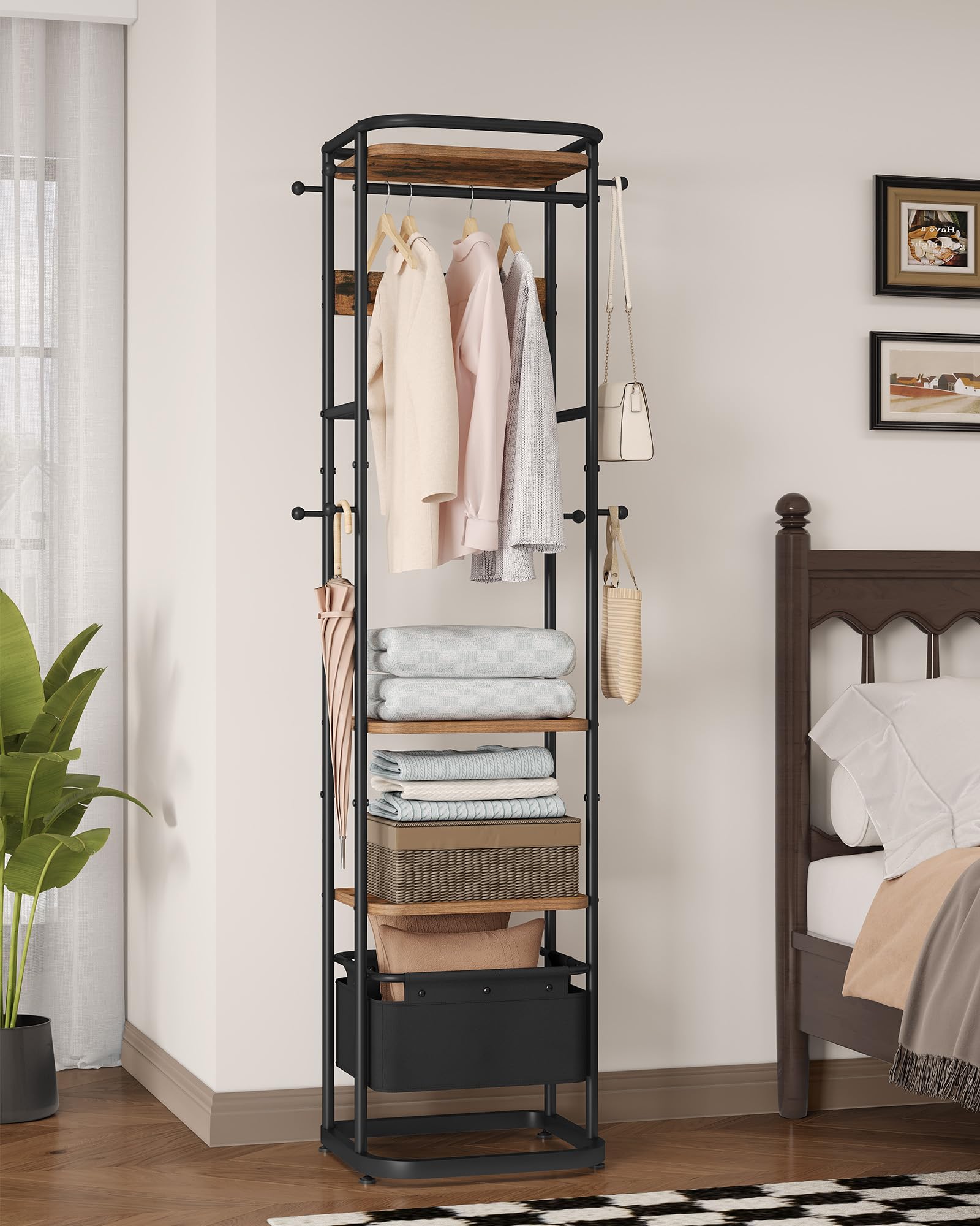 Hzuaneri Appendiabiti, 40 x 44,5 x 182 cm, Attaccapanni da Terra con 3 Ripiani, 11 Ganci e 1 cesto, per sciarpe, borse, cappelli, per ingresso, soggiorno, camera da letto, Marrone Rustico e Nero