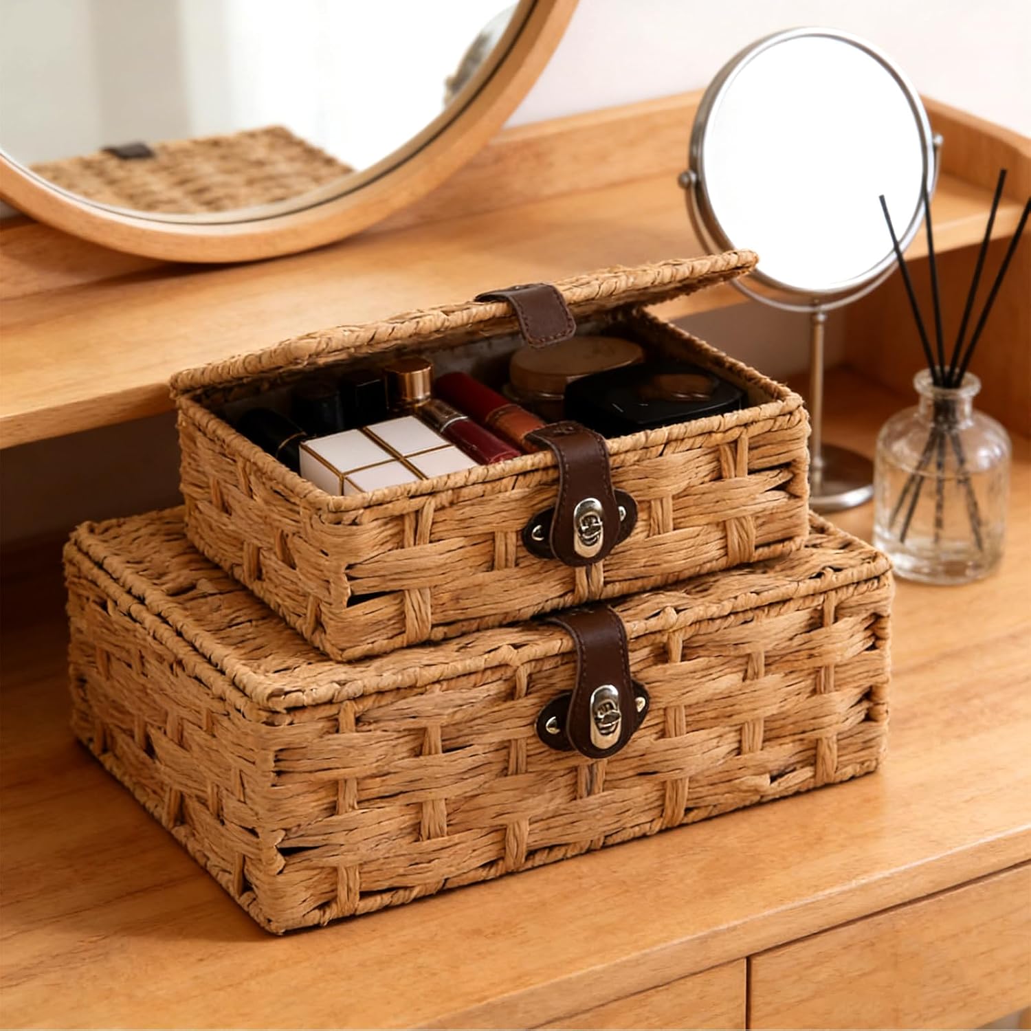 Wicker Storage Basket with Lid, Natural Woven Basket with Lid, Storage Baskets with Lids, Seagrass Rectangular Woven Basket, Storage Boxes with Lids for Shelf Decor. (Small)