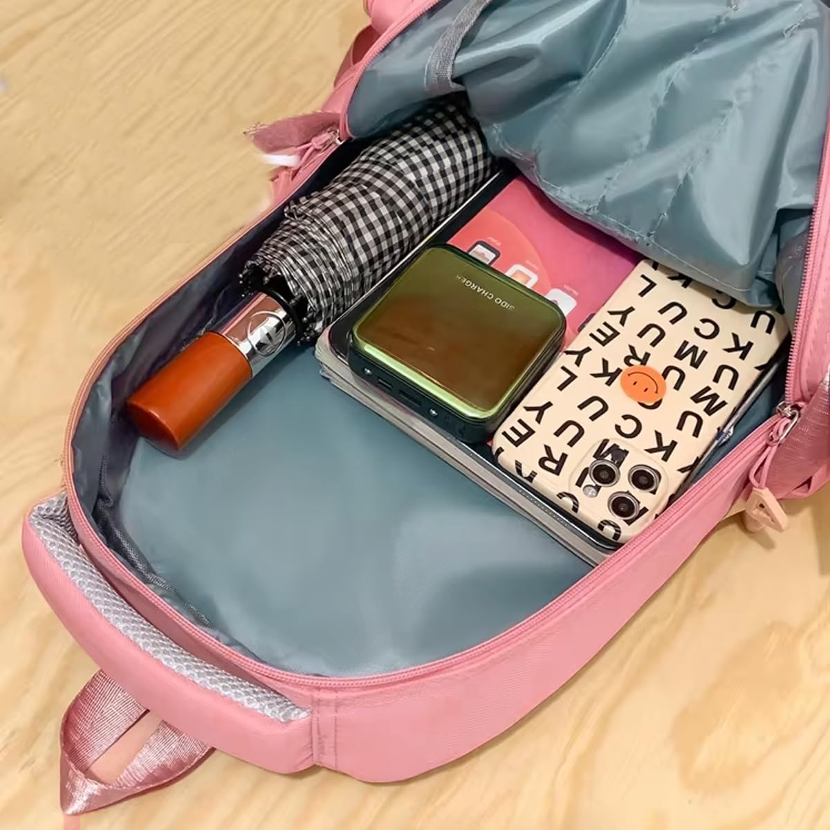 Mochila Bolsa Estilosa Fofa Elegante Academia Impermeável Escolar Viagem Trabalho Treino Fashion Mochilas Para Feminina Masculina Notebook Moderna Leve Passeio Ursinho em promoção! Veja a oferta e mais achadinhos de Bolsas 7 Hoje é o melhor dia para comprar Mochila Bolsa Estilosa Fofa Elegante Academia Impermeável Escolar Viagem Trabalho Treino Fashion Mochilas Para Feminina Masculina Notebook Moderna Leve Passeio Ursinho com aquele preço maroto! Promoção! Aproveite a oferta! 7