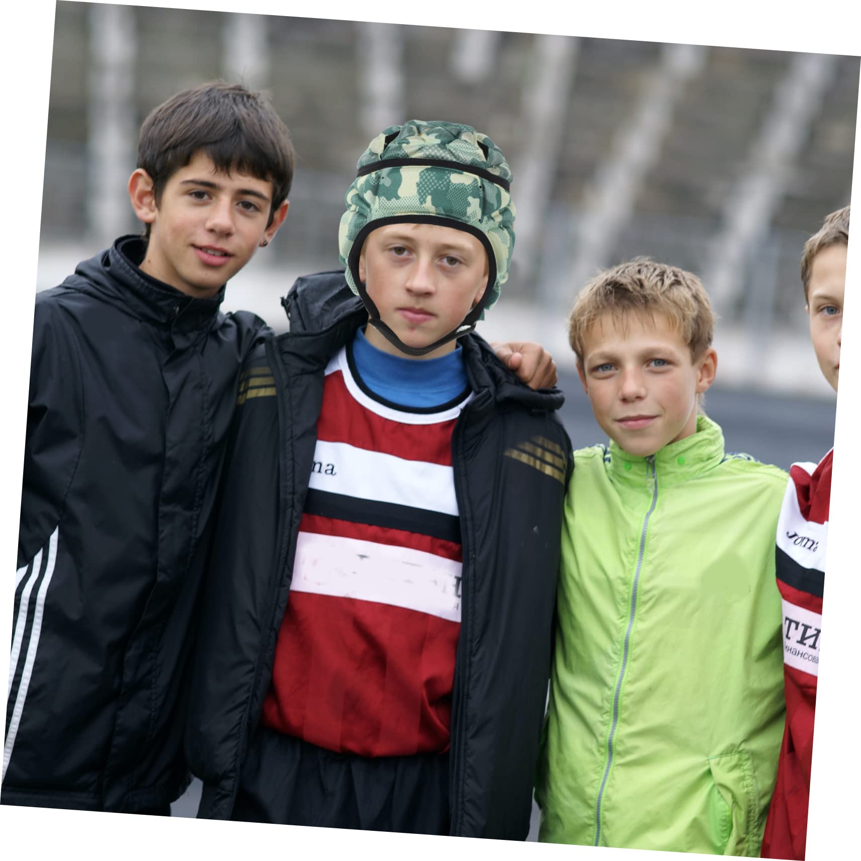 ibasenice Casco Protettivo per Sport All e Copricapo per Rugby Calcio e Attività Design Traspirante con Protezione per Orecchie per Adulti