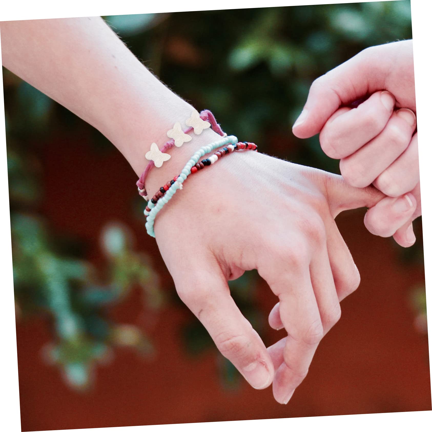 EXCEART Colgante 900 Piezas Accesorios de joyería pulseras de cuentas colgantes de bricolaje pendientes joyas encantos de de imitación encantos en forma artificial talón Camas de plástico