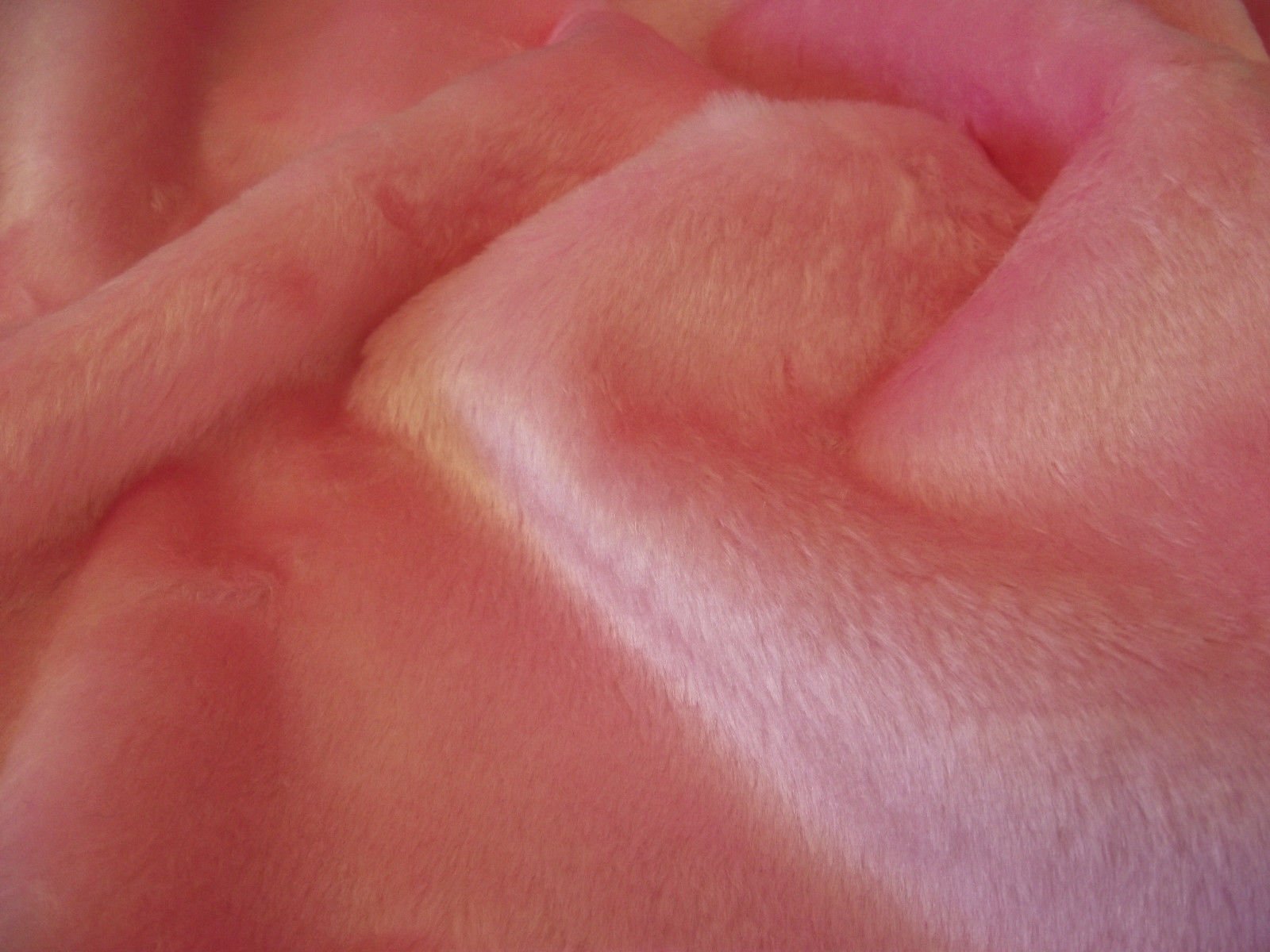 Tissu fausse fourrure Care Bear rose de 5 mètres pour peluche courte et création textile