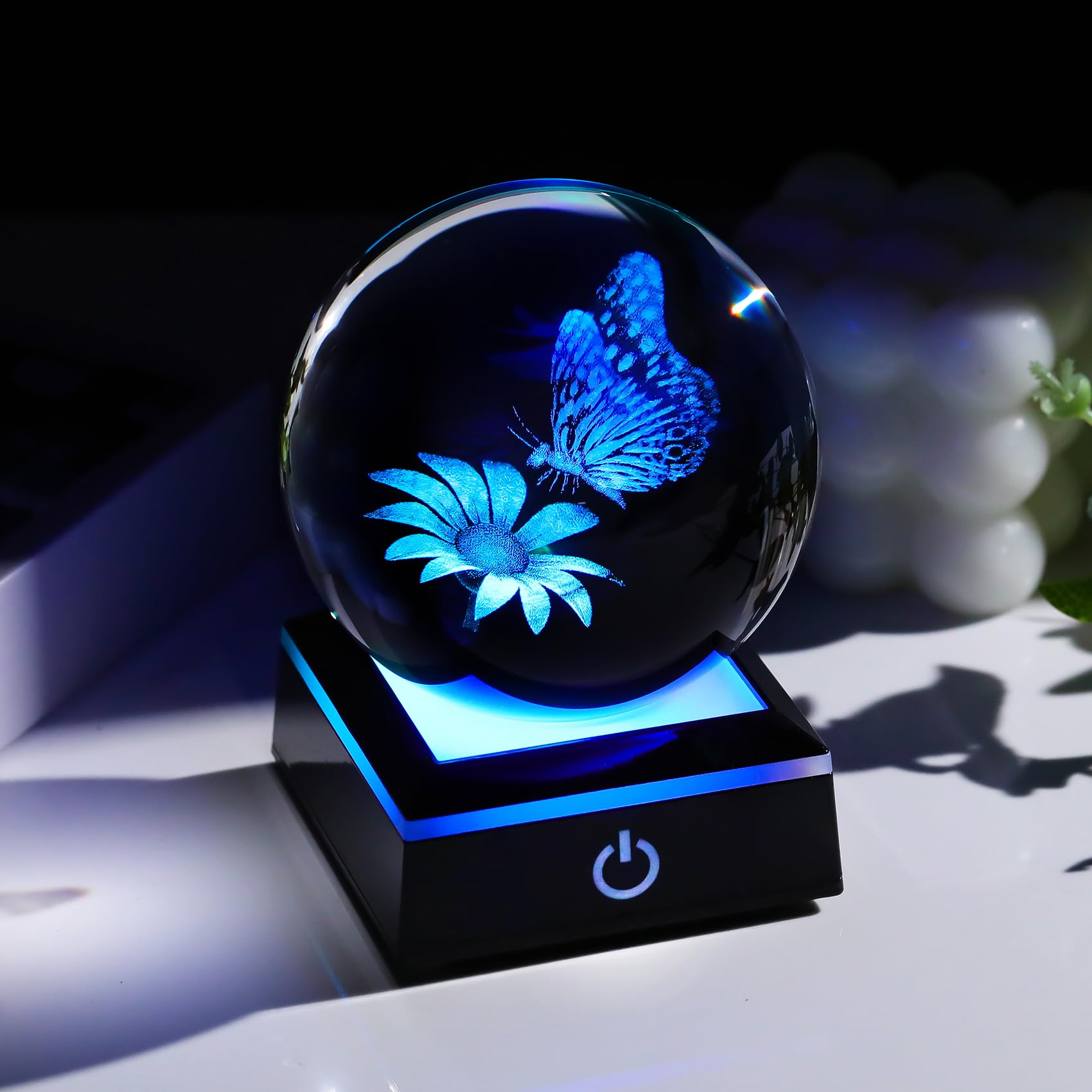 Arikyrist Figura de mariposa de cristal 3D con base LED, regalos de mariposa láser para mujeres y hombres, estatua de mariposa de cristal, luz nocturna para Navidad, cumpleaños, decoración del hogar