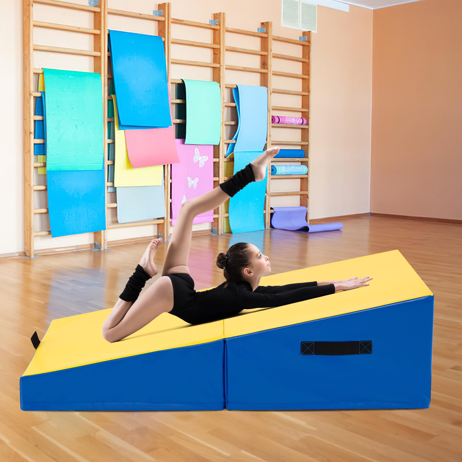 GYMAX Neigbare Gymnastikmatte faltbar, Schräge Gymnastikmatte mit Keilform & Tragegriff, Weichbodenmatte, Fitnessmatte, Trainingsmatte für Kinder& Erwachsene