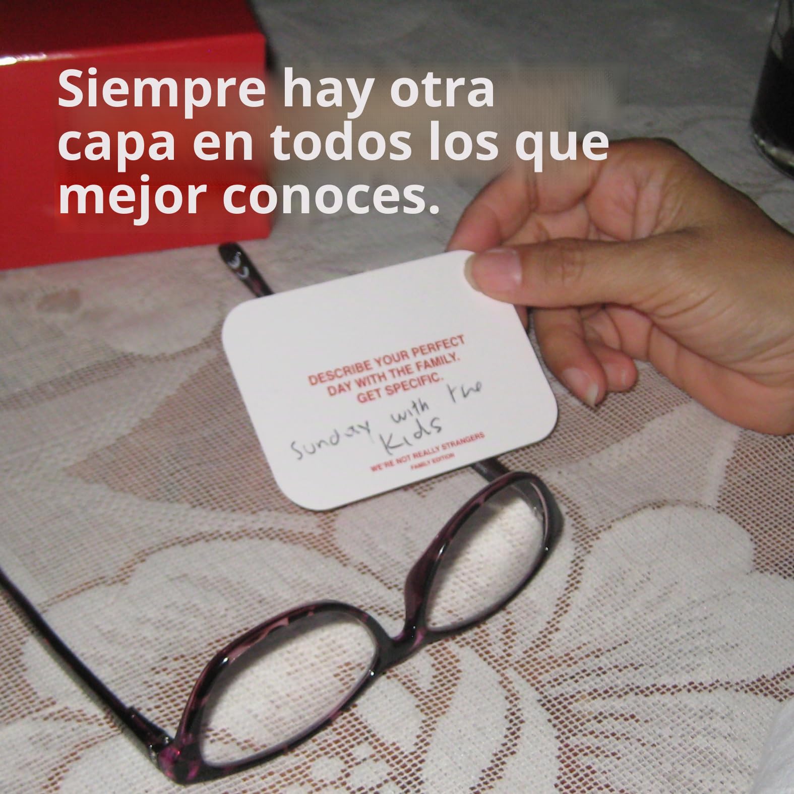 WE'RE NOT REALLY STRANGERS - Juego de cartas de edición familiar, 150 cartas de conversación para adultos, adolescentes, parejas y desconocidos, divertida fiesta familiar para noche de juegos o cita