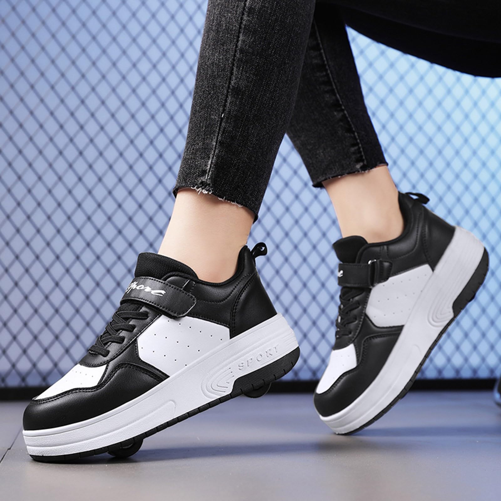Zapatillas de deporte para niñas con suela gruesa Ruedas Zapatos de patinaje de moda para niños Zapatillas cómodas con sistema automático de ruedas