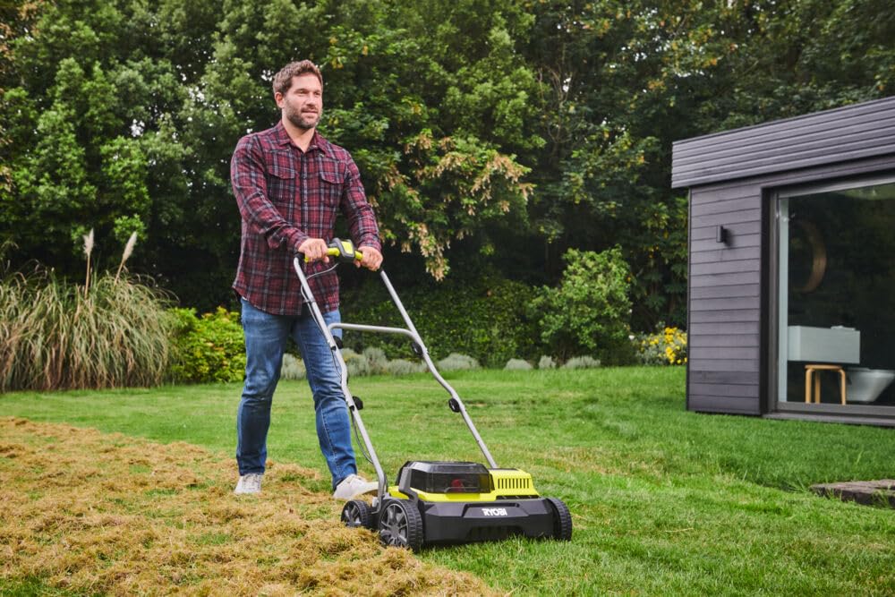 Ryobi - Scarificateur 36V (Alimentation simultanée par 2 Batteries 18V One+™) - Brushless/Moteur sans charbons - Ø 35 cm - Rouleau scarificateur 16 Lames - Vendu sans Batterie ni Chargeur