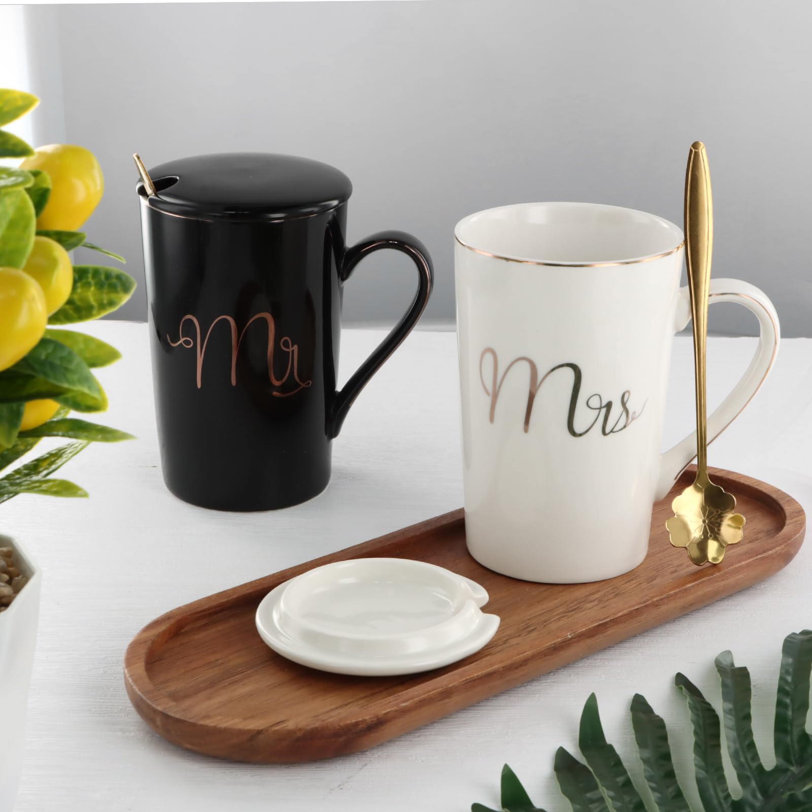 Mr und Mrs - Set di 2 tazze da caffè in ceramica con cucchiaio, regalo per matrimonio, fidanzamento, San Valentino, anniversario, Natale, bianco e nero