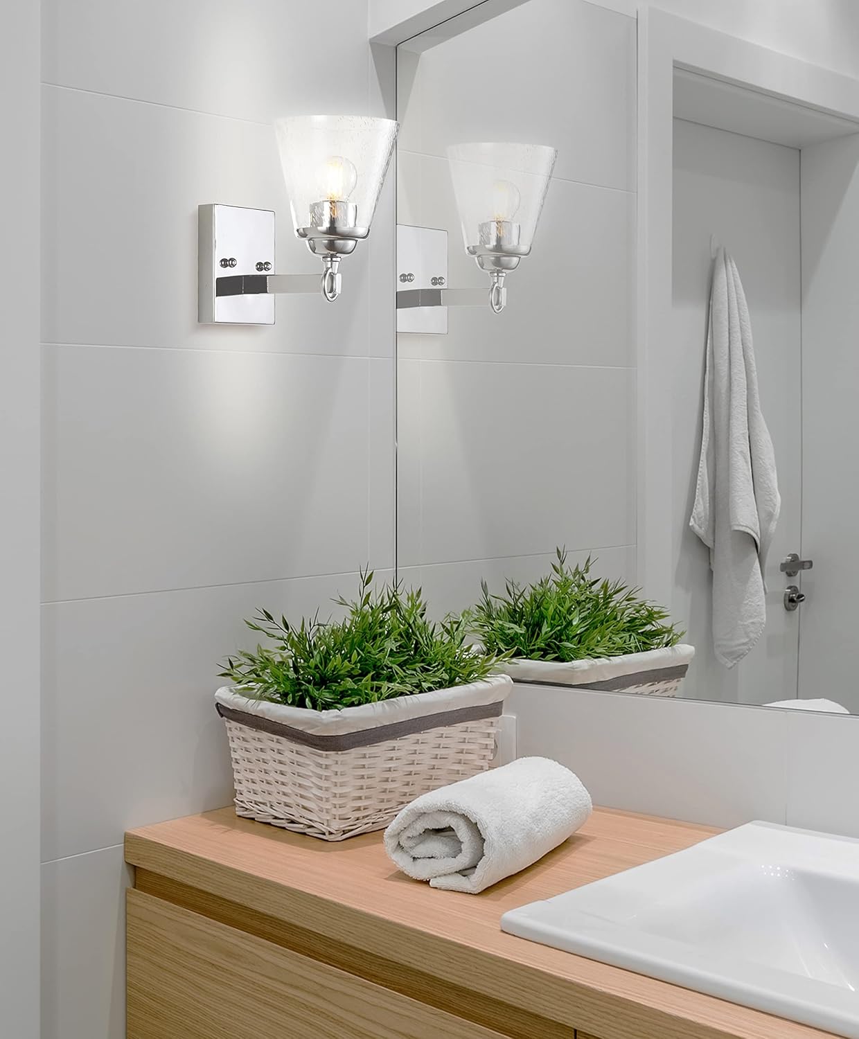 JONATHAN Y 5" Chrome Marion 1-Light Vanity Light Wall Sconce for Bathroom Decor, Clear Seeded Glass Shade, Reversible Hardwired Lamp for Mirror Hallway, LED Bulb JYL7432A