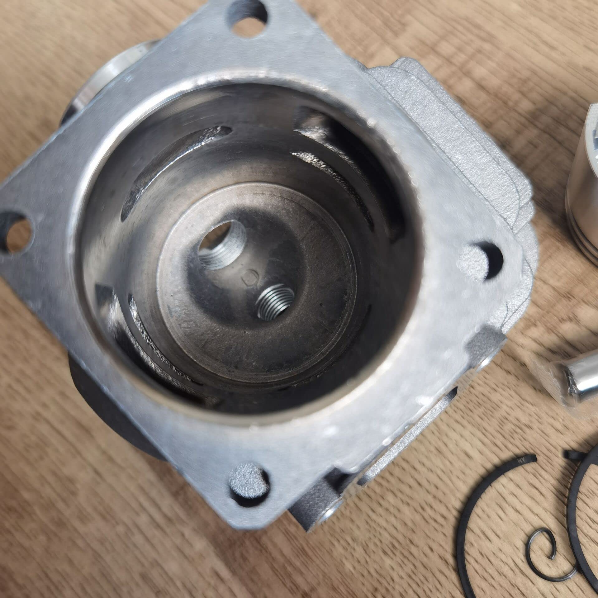 HUILA Zestaw tłoka cylindra pasuje do części zamiennych do pił łańcuchowych 026 MS260 44 mm powłoką chromowaną(44.7mm)