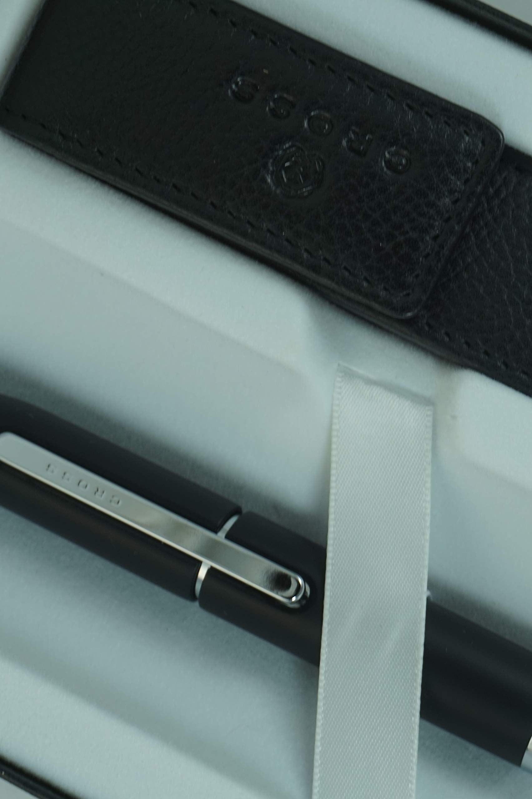 Cross Limitierte Kollektion x Serie mit patentiertem Schnappverschluss, Gel-Tinte, schwarzer Schaft, Selectip Tintenroller mit passendem Vollnarbenlederetui in Firmen-Geschenkbox
