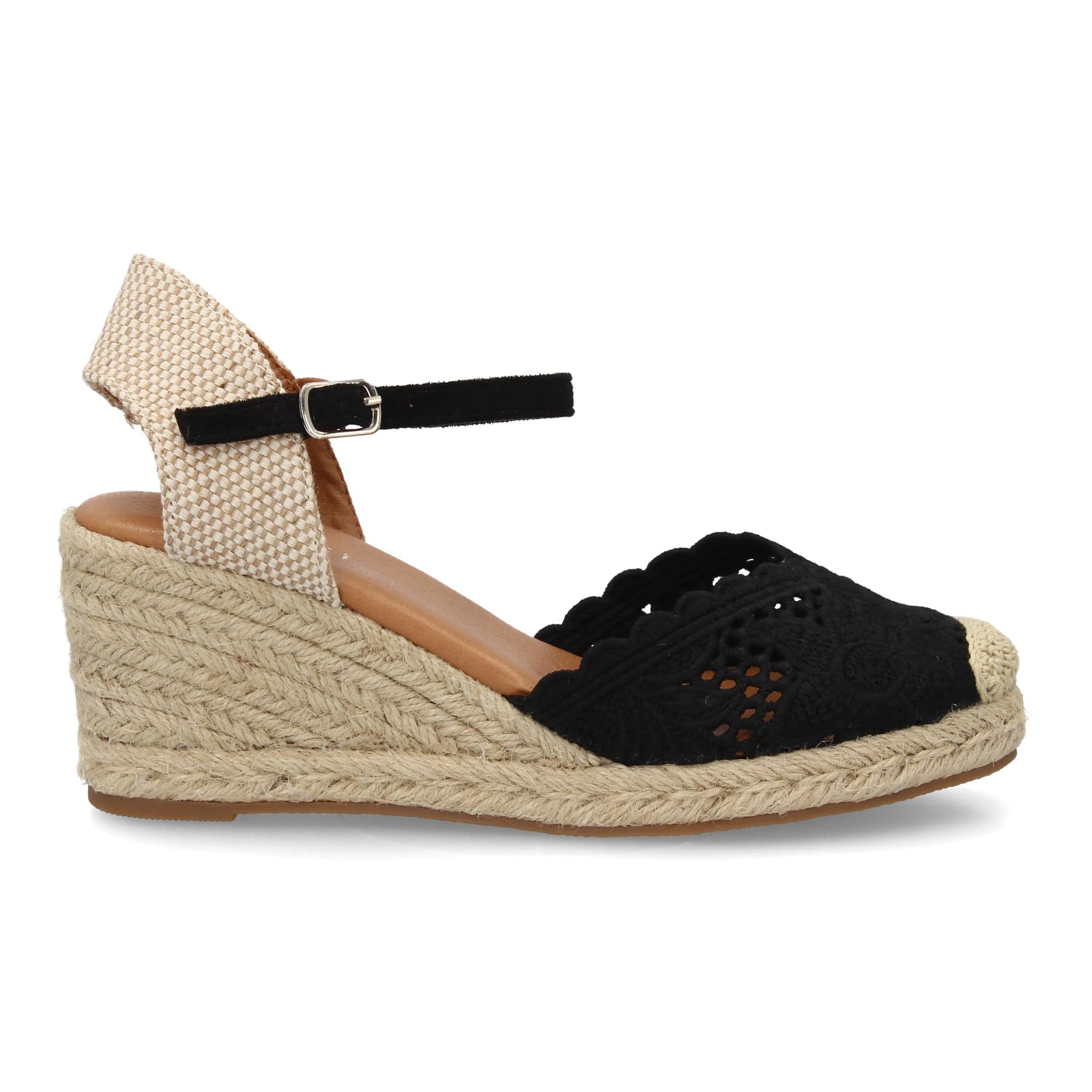 shoes&blues.es Alpargata de Mujer con Cuna de Esparto y Pala Bordada con Acabado Artesanal para Mujer, Cierre de Hebilla Ajustable, Diseno Calado en la Punta, Ideal Primavera Verano.