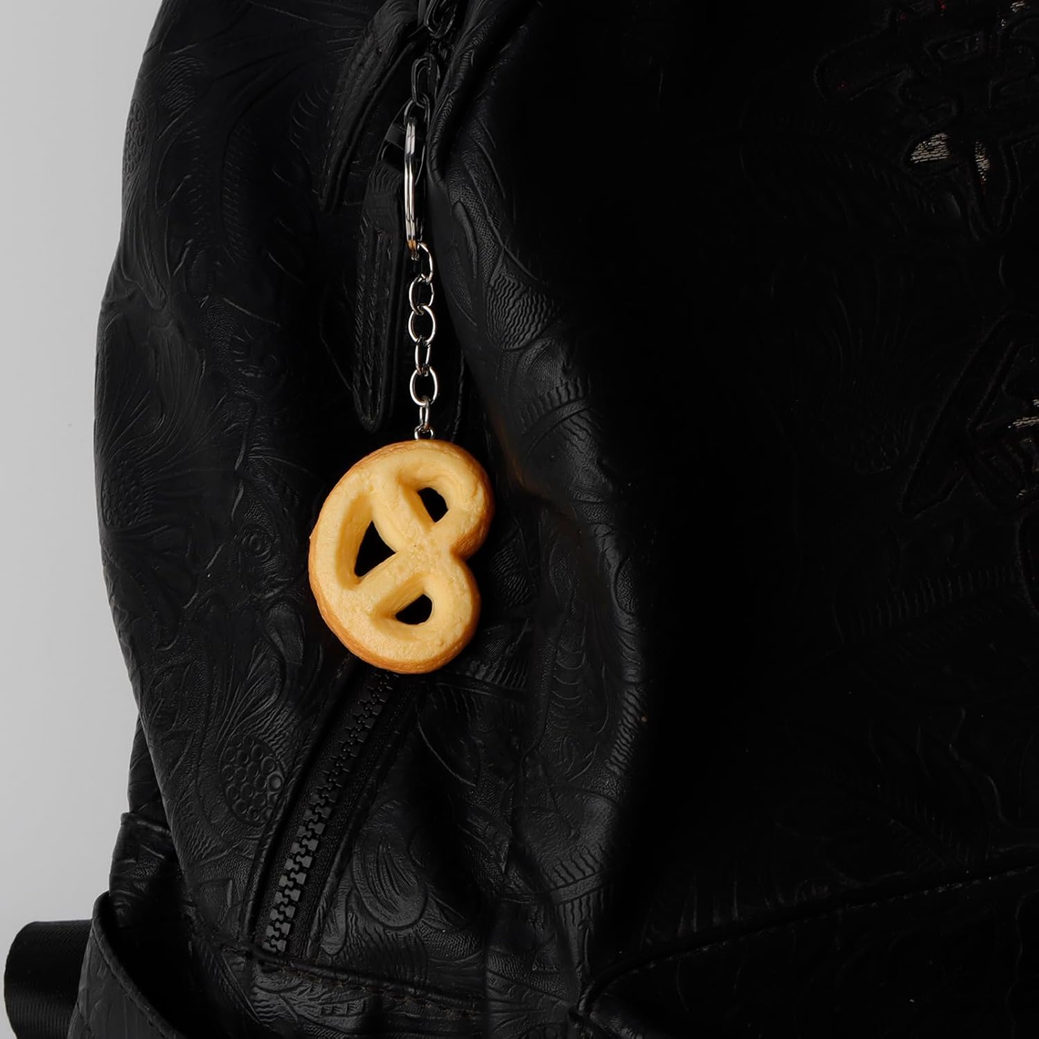 4 Pcs Cookie Keychain Simulation Cute Cartoon Dessert Baking Themed Accessory for Cookie Enthusiasts Foodies Fun Cute Unique Gift for Women Men - Image 5