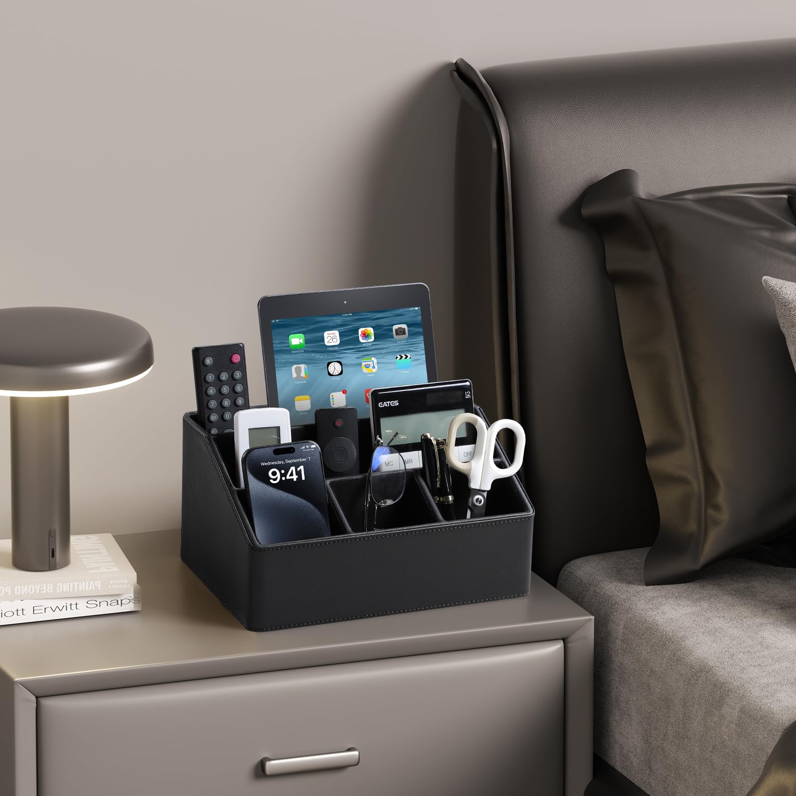 Schreibtisch-Organizer mit Untersetzer, Schreibtisch-Organizer aus PU-Leder mit Fernbedienung und Aufbewahrung für Lehrer, Schreibtischdekoration, Bürobedarf, Zuhause (Schwarz) | Luxuriöser Nachttisch-Organizer für Zuhause, Büro-Schreibtischzubehör, Nacht