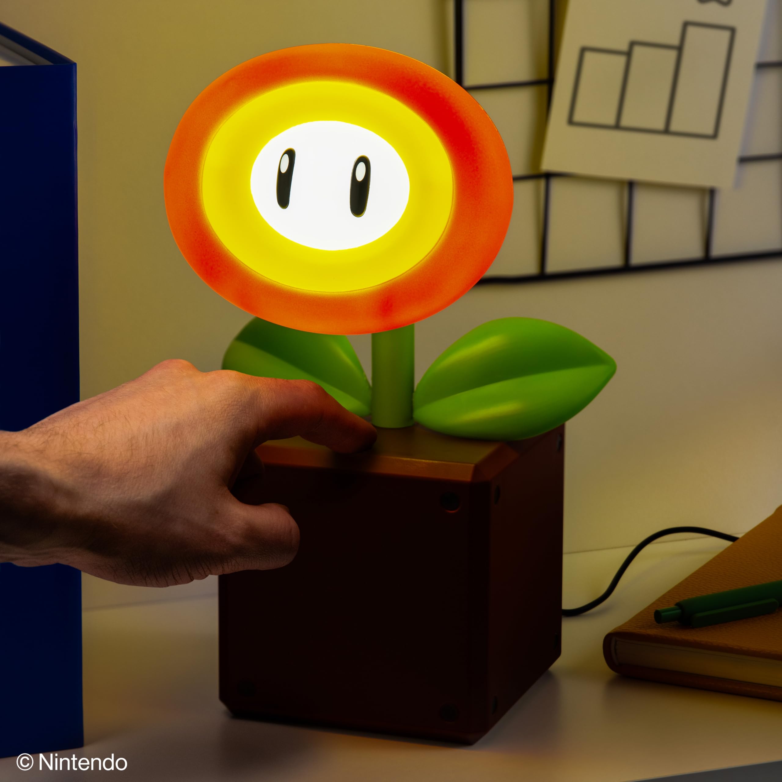 Paladone - Lampada LED Fiore di Fuoco di Super Mario, alimentazione USB, decorazione per la casa, idea regalo per videogiocatori, licenza ufficiale Nintendo