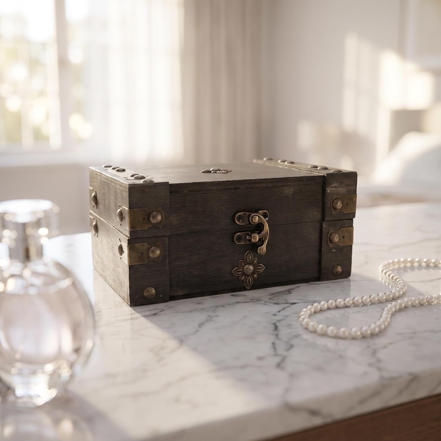 OUNONA Wooden Treasure Chest, Vintage Jewelry Box with Lock, 7x5x3in