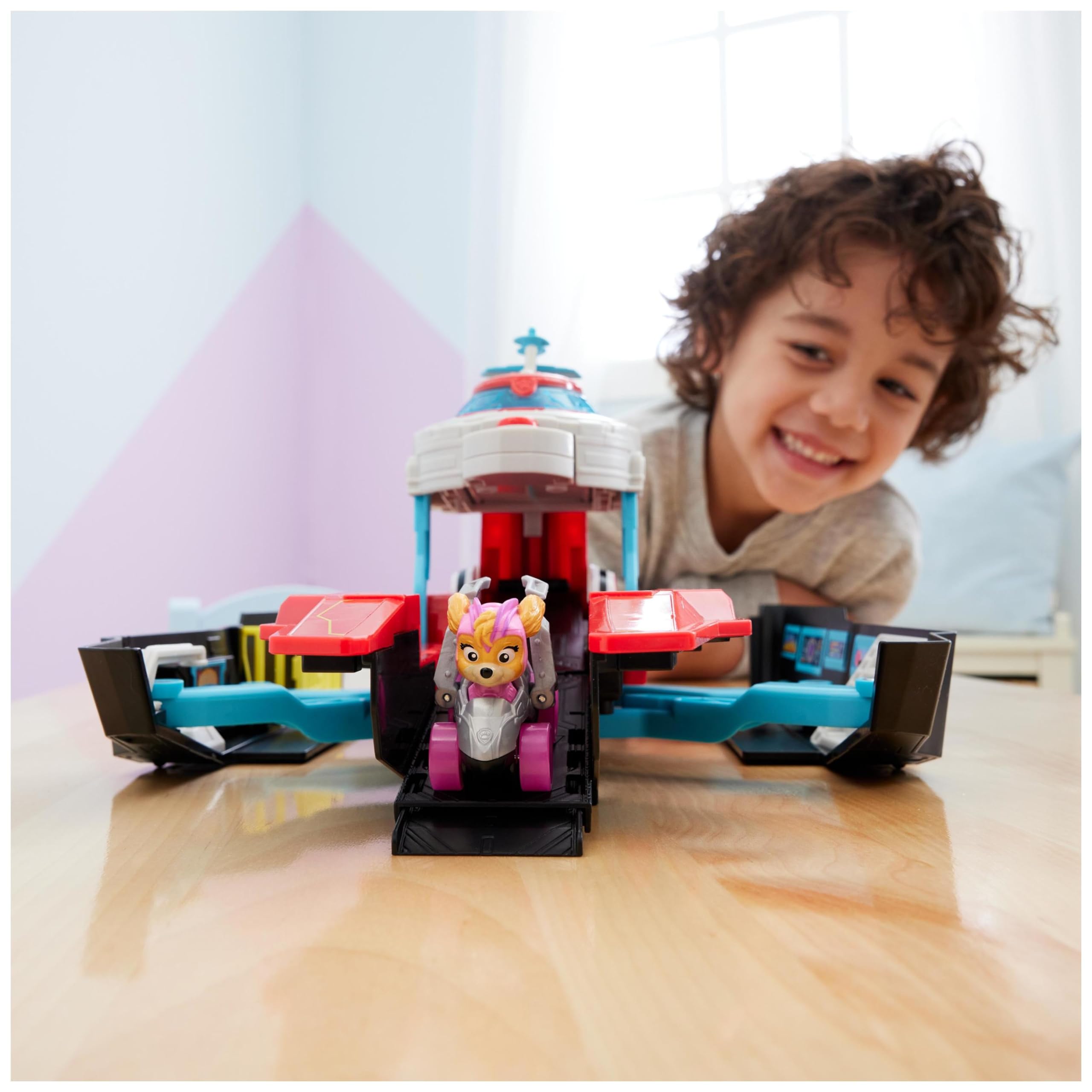 Paw Patrol: Il Super Film, Giocattolo Pup Squad Aircraft Carrier HQ Trasformabile con Personaggio Chase e Pup Squad Racer di Skye, Giocattoli per Bambini e Bambine, 3+ Anni