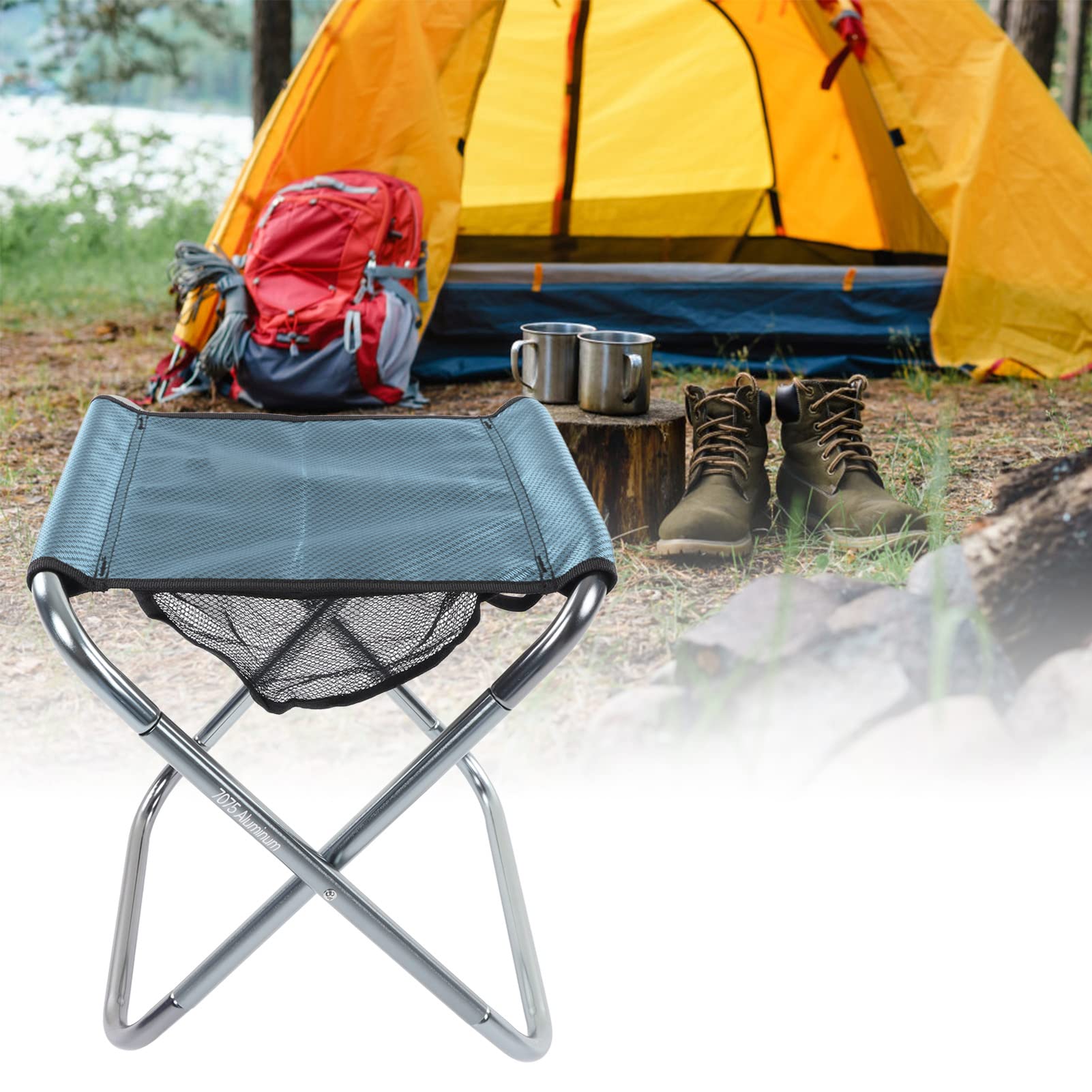 Sgabello pieghevole portatile da esterno, in lega di alluminio, sedile da campeggio per adulti, pieghevole, viaggi, pesca, picnic, con tasca portaoggetti e borsa per il trasporto (blu)