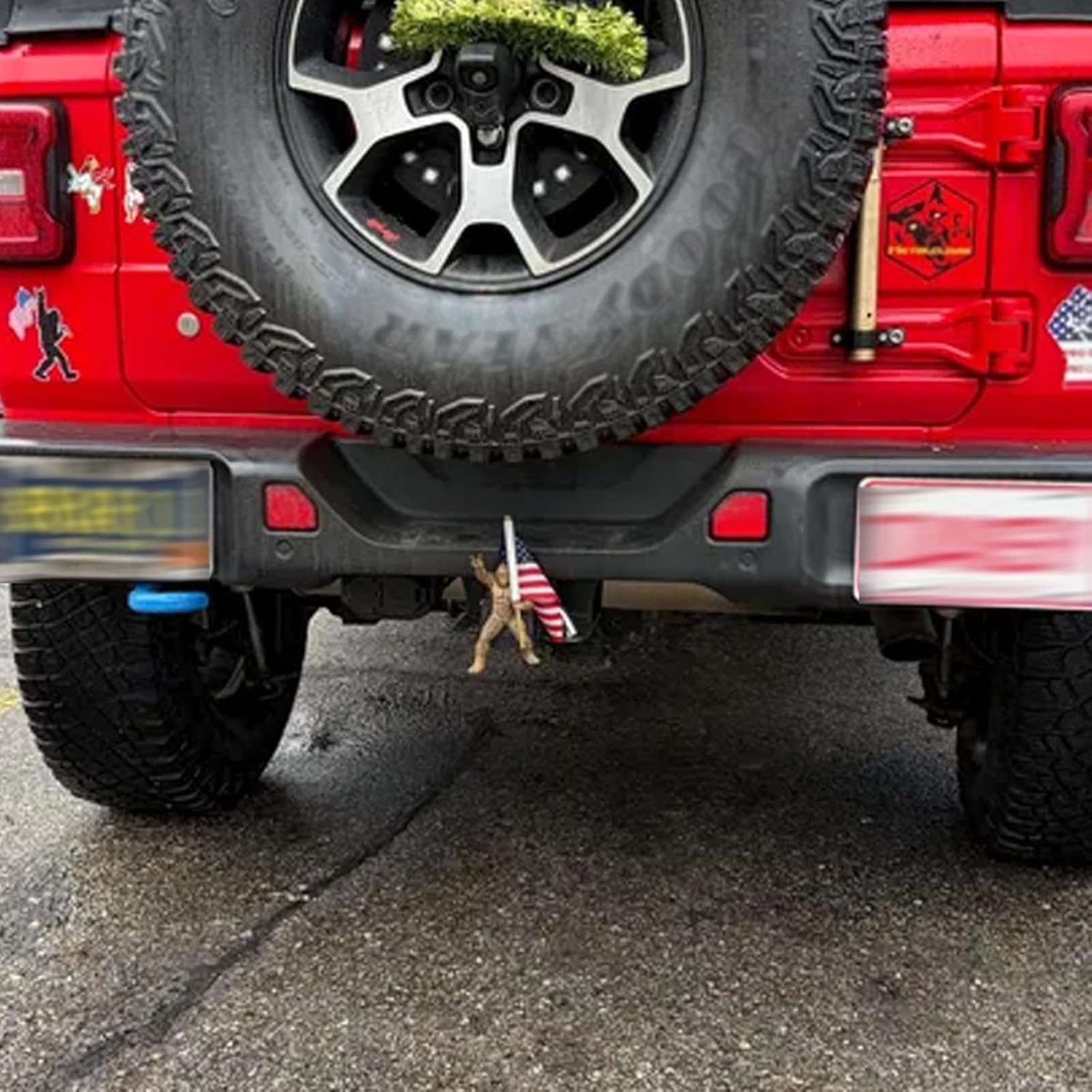 Patriot Bigfoot Anhängerkupplung, Lustige patriotische Bigfoot-Anhängerkupplungsabdeckung für 2"- und 1,25"-Aufnahmen, Abdeckung für hintere Anhängerkupplungsstecker mit Sasquatch-Emblem (5cm)