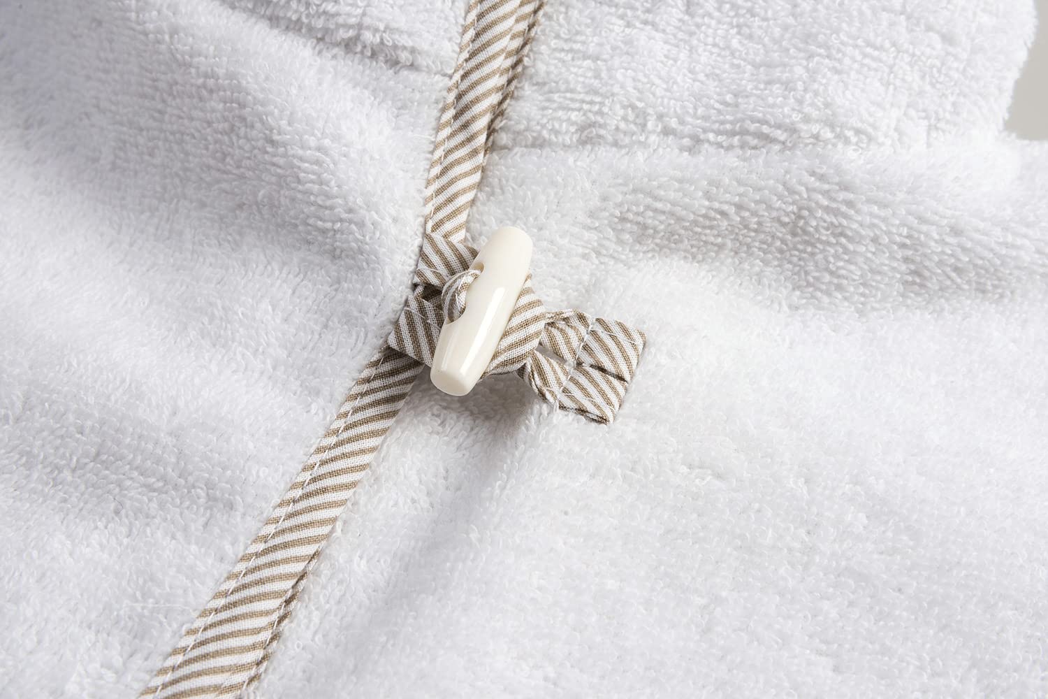 Filet - Poncho de baño para bebés y niños de hasta 2 años, albornoz con capucha de esponja de algodón, bolsillo de lona Aida para bordar, fabricado en Italia, talla única, blanco y taupe