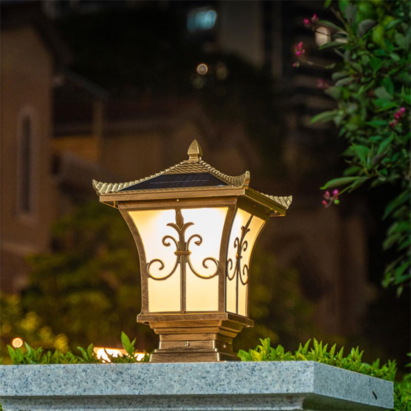 Duża solarna lampa podłogowa LED w kształcie kolumny, brązowy aluminiowy klosz i akrylowe lampiony w stylu vintage, idealna do ogrodów, tarasów i chodników (1 sztuka)