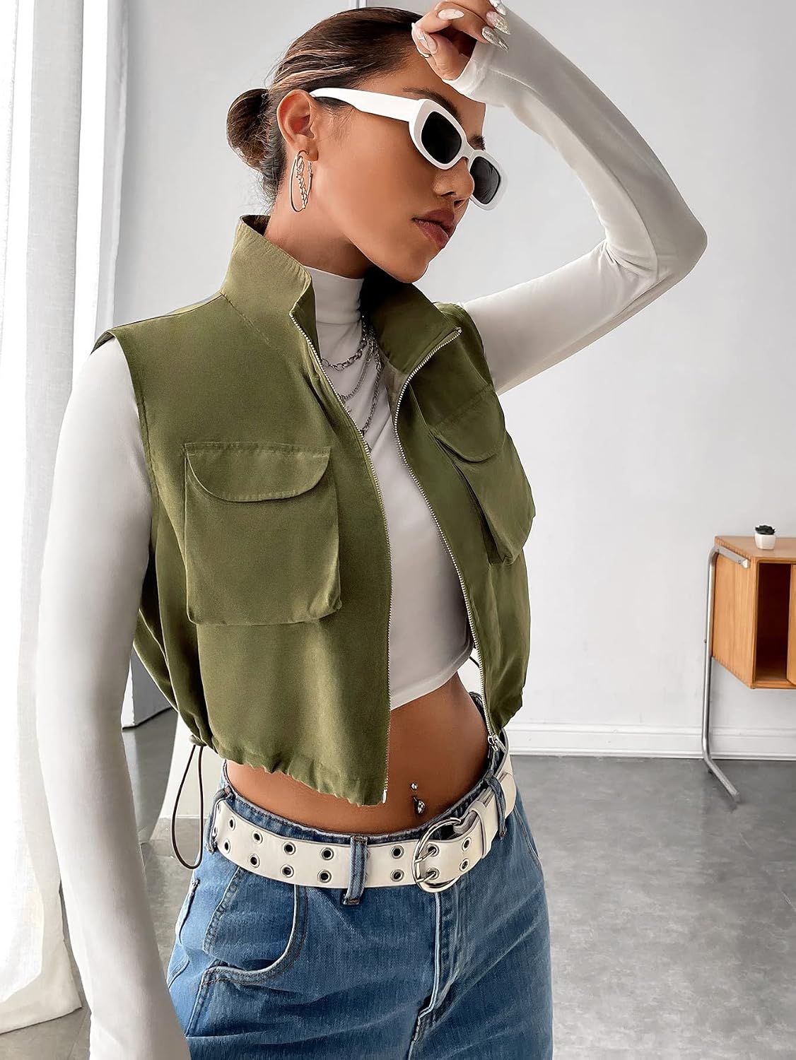 Verdusa Women's Zip Up Lightweight Padded Crop Vest Jacket Fall Clothes Stand Collar Gilet with Flap Pockets