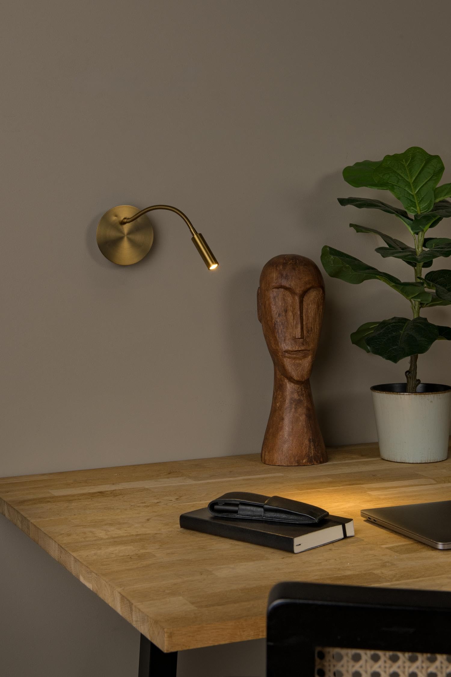 LUCIDE JOLIJN Lampe de lit/applique murale rechargeable, avec batterie, Ø 11 cm, LED, 1 x 2 W, 3000 K, magnétique, or mat/laiton