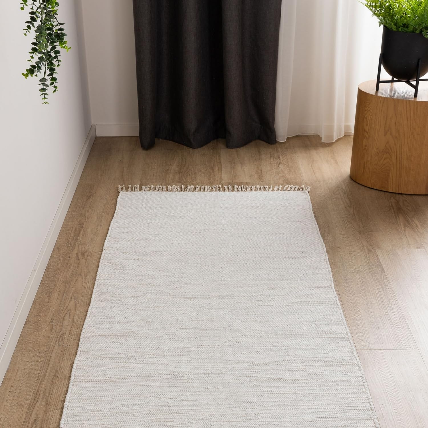 Interiyou Toledo Teppich aus Baumwolle - 70x200 cm Weiß - Handgewebter Teppich mit Fransen für Wohnzimmer, Schlafzimmer, Kinderzimmer, Esszimmer, Küche oder Flur