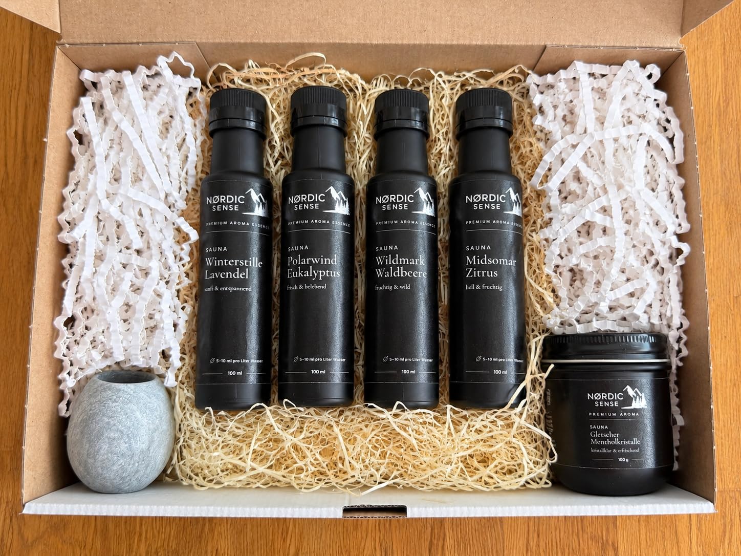 Saunaaufguss Geschenkset von Nordic Sense® Saunaaufguss Set Bio 4x100ml Sauna Aufguss + Mentholkristalle + Saunaei
