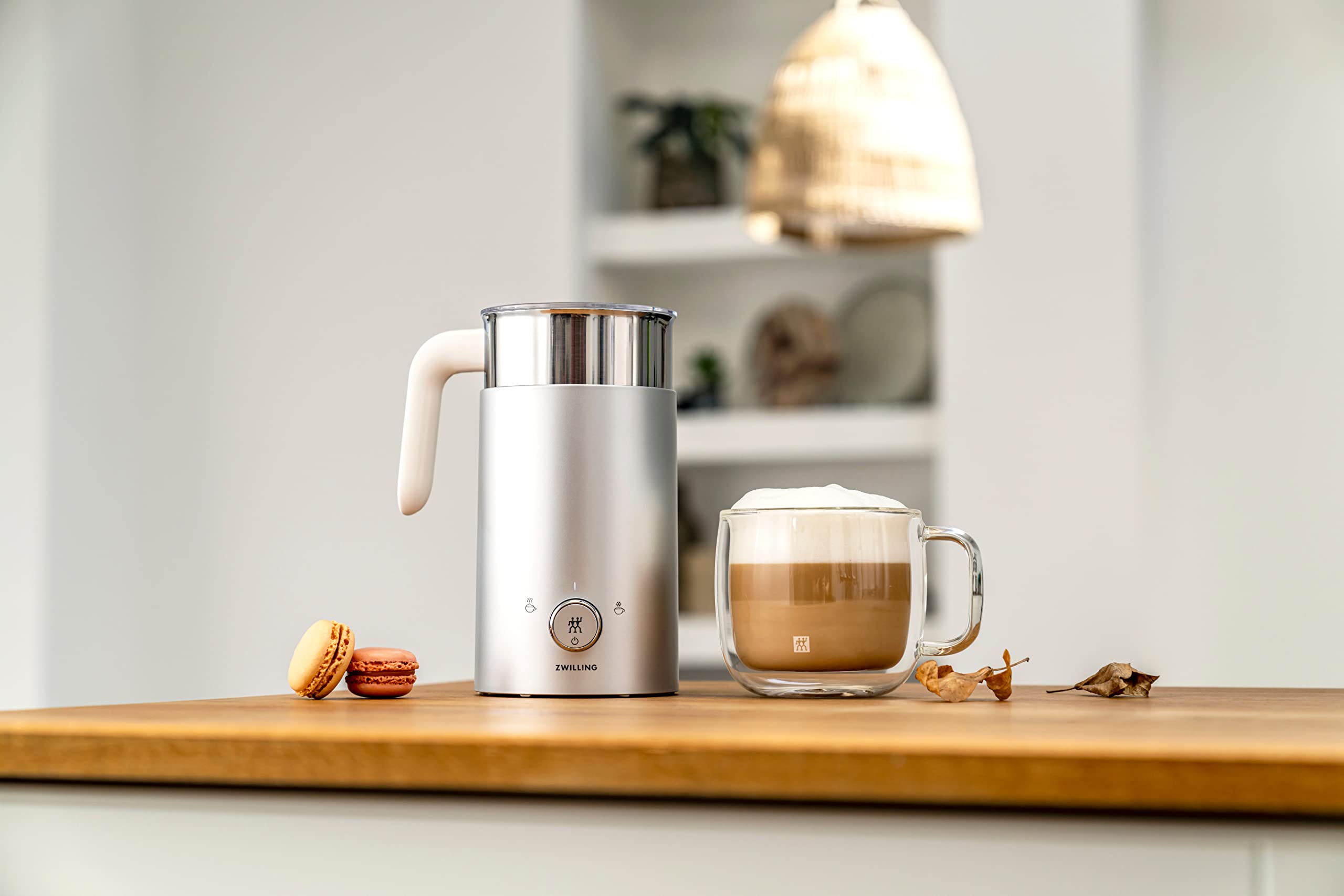 ZWILLING ENFINIGY Milchaufschäumer, Elektrischer Milchschäumer für heiße und kalte Milch sowie pflanzliche Milchalternativen, 400 ml, Edelsthal, Kunststoff, Silber