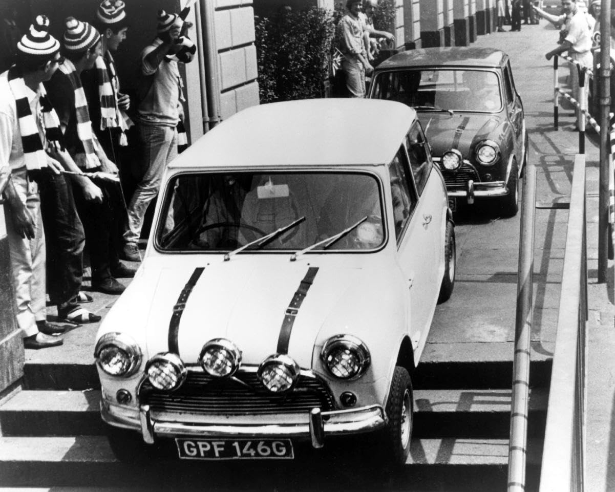 The Italian Job (1969) Car Chase Mini Scene 10x8 Photo