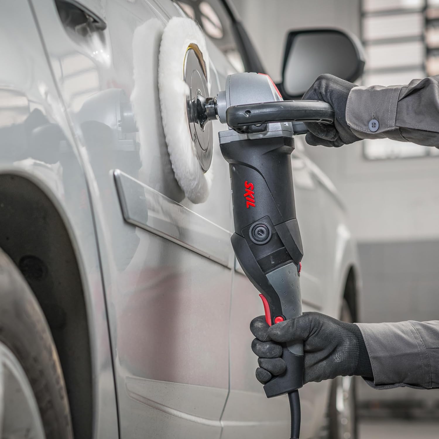 Skil 9071 Polisher and included accessories: D-handle, rubber disc, wool bonnet, and hex wrench.