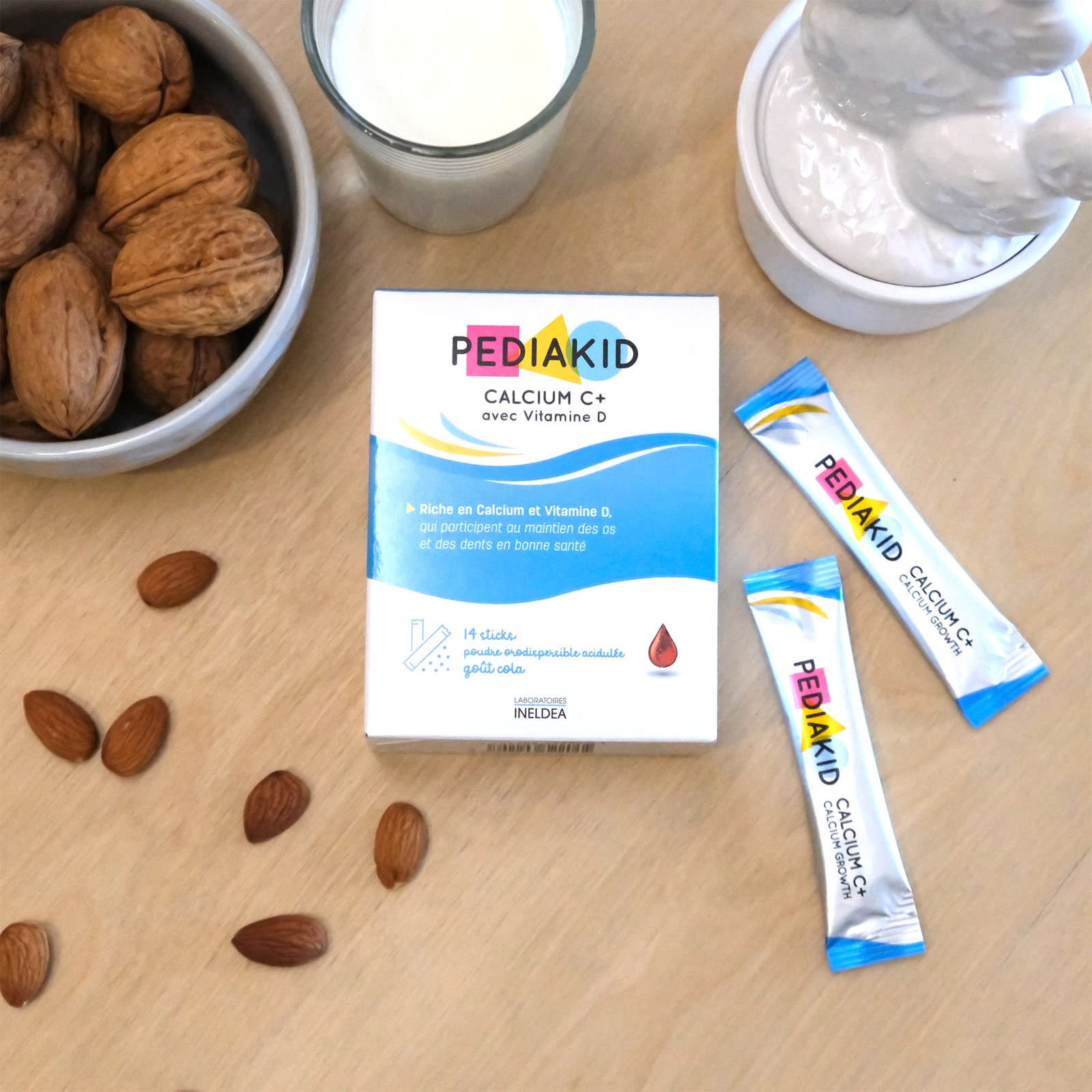 PEDIAKID - CALCIUM C+ mit Vitamin D - Deckt 100% der RDA für Kalzium ab - Knochenerhalt- Geeignet für Kinder mit Laktoseintoleranz oder Milchallergie - 3 Etui mit 14 Sticks
