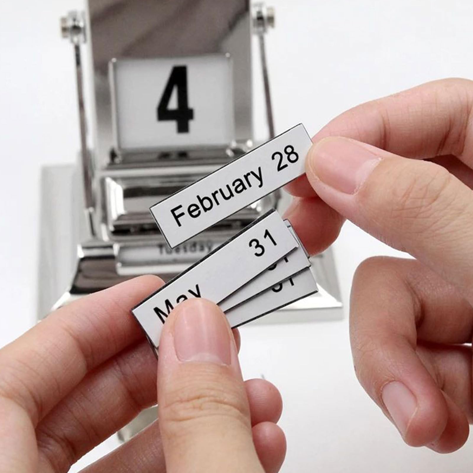 Kalendarz biurkowy – 8 x 8 x 10 cm metalowy obrotowy wieczny kalendarz do organizacji przez cały , elegancka dekoracja stołu z funkcją, akcesorium biurkowe do domu, gabinetu, półki w akademiku | Biurkowy metalowy kalendarz wieczne dzieło sztuki Dla studen