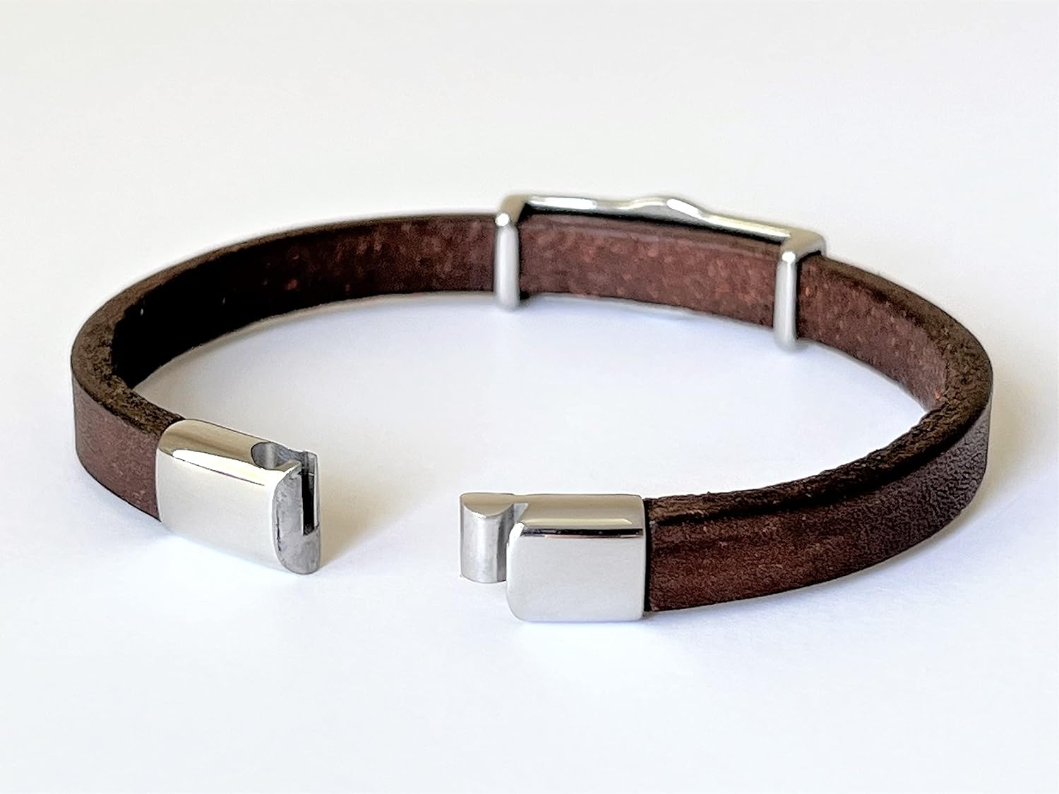 Men’s Compass Bracelet – Genuine Leather and Stainless Steel Bracelet with Secure Magnetic Clasp, Adventure and Travel Symbol Gift for Him or Her, Anniversary or Graduation Gift