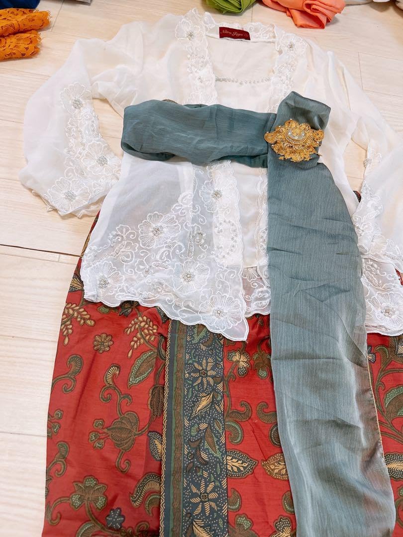 Amazon.co.jp: Kebaya kamen クバヤ バリ島 伝統衣装 インドネシア